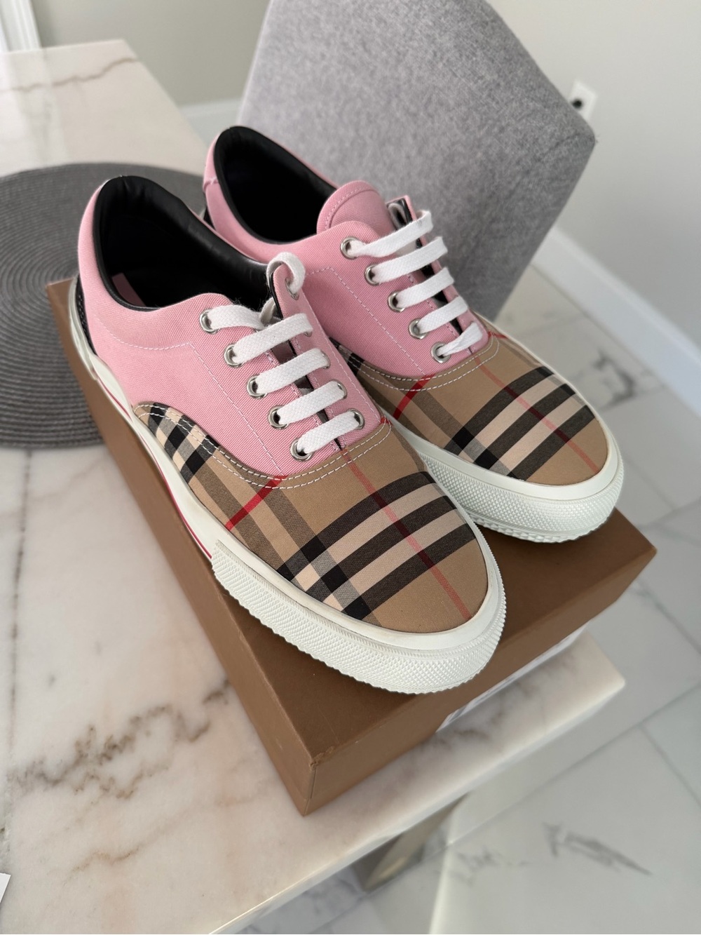 Burberry Pink Vintage Check Canvas Low-Top Sneakers with Black Heel - Picture 2 of 8